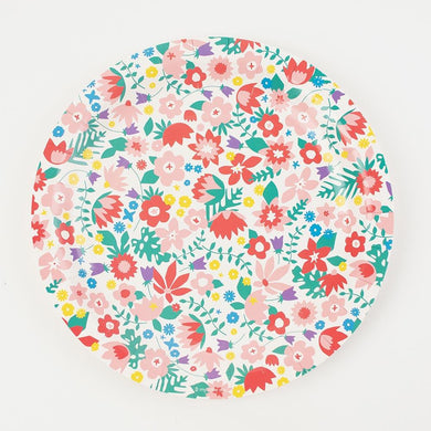 Like springtime on my festive table with these eight paper plates.  My Little Day has designed a print of small flowers reminiscent of the softness of liberty mixed with a graphic design that would almost look like Frida. In short, this is the flower tableware you need for a birthday table on this theme, a garden party, a little girl's christening, a summer evening or a Frida Khalo party.  8 paper plates, 23cm./9 inches diameter